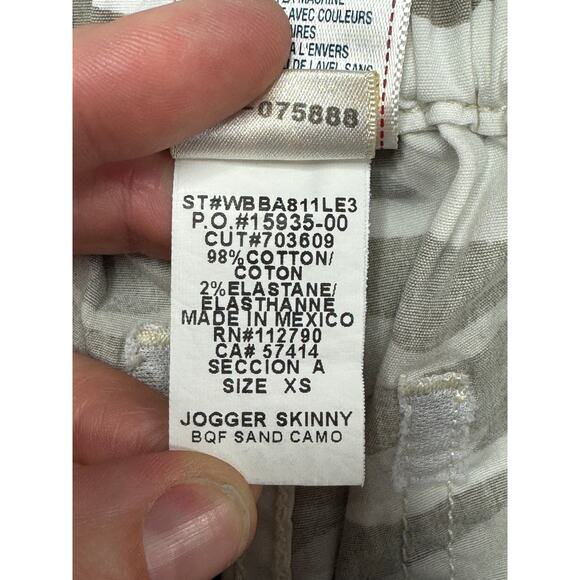 True Religion Women's Gray White Camouflage Jogger Pants - Size XS (26x26) - Picture 6 of 6